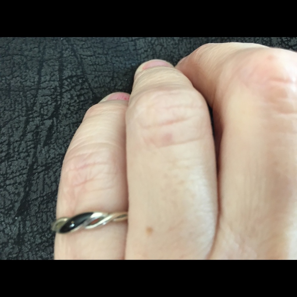 Sterling and black onyx ring - Picture 2 of 5